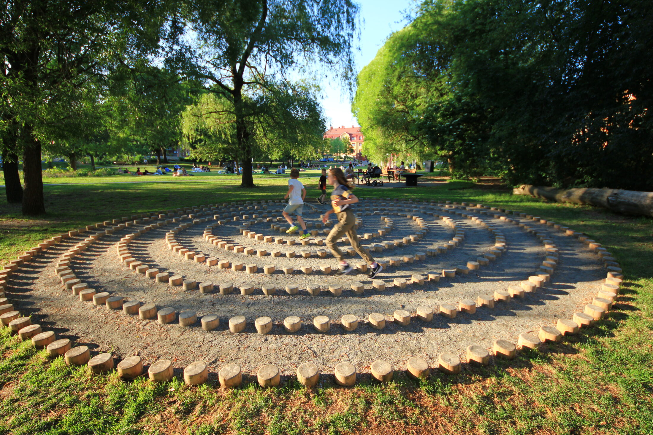 Labyrint i Svandammsparken, Midsommarkransen, Stockholm