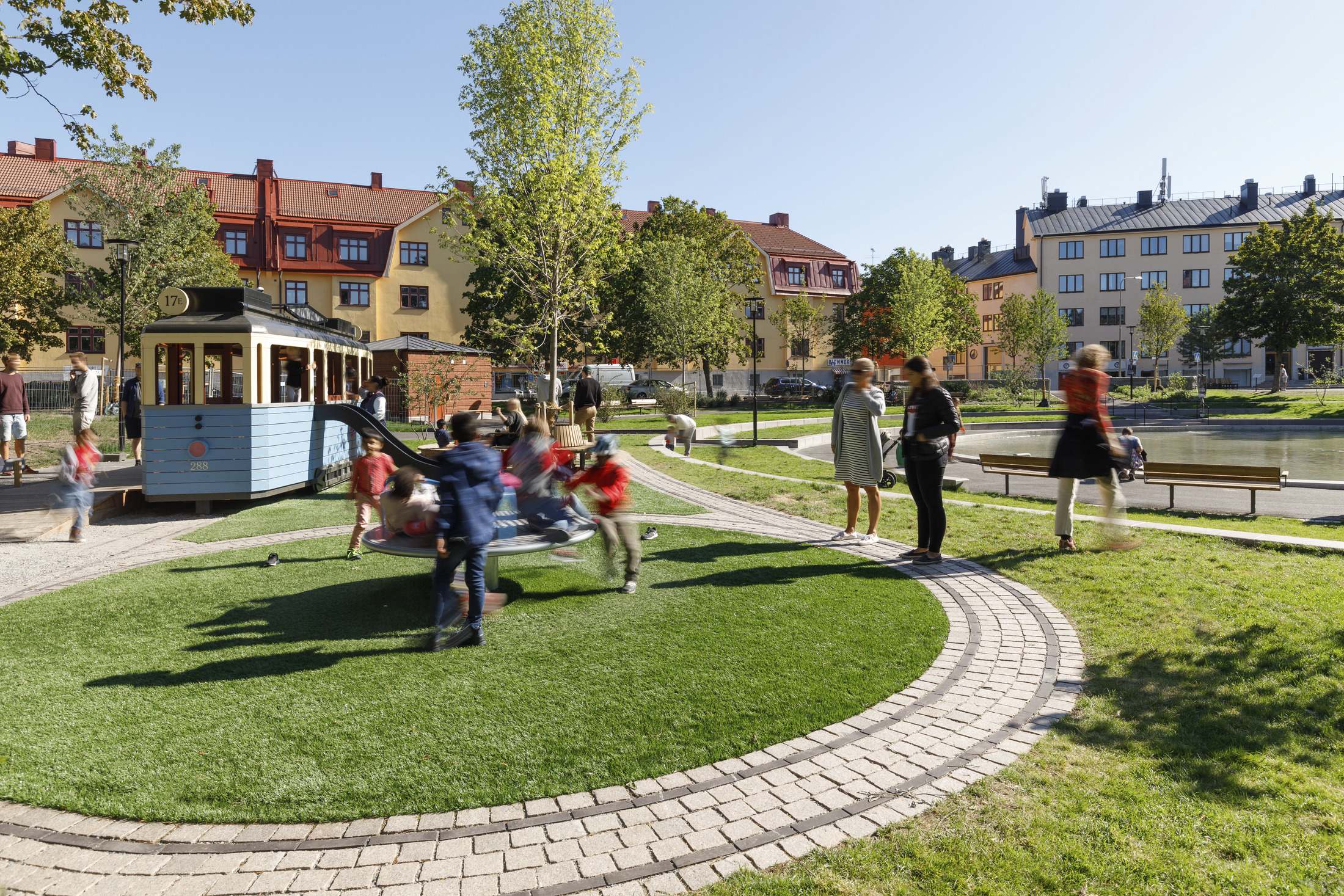 Plats för lek i Svandammsparken, Midsomarkransen i Stockholm