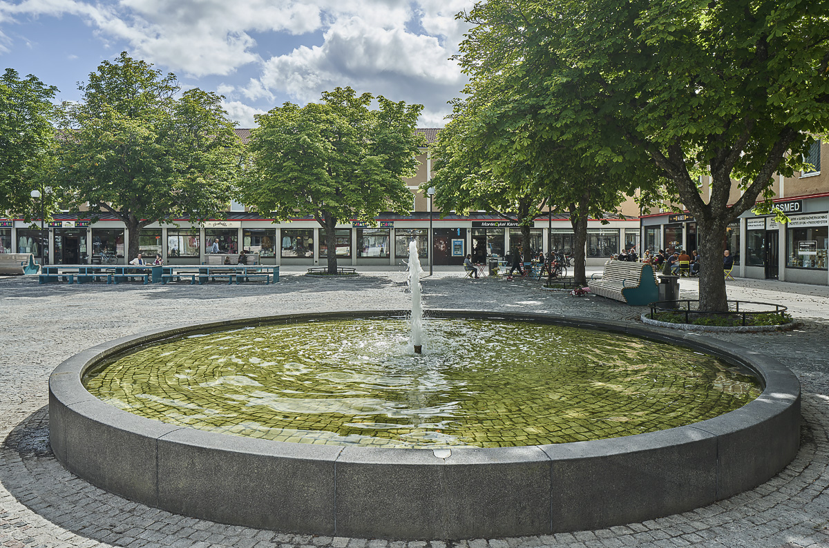 Kärrtorp centrum fontän torg foto Åke Eson