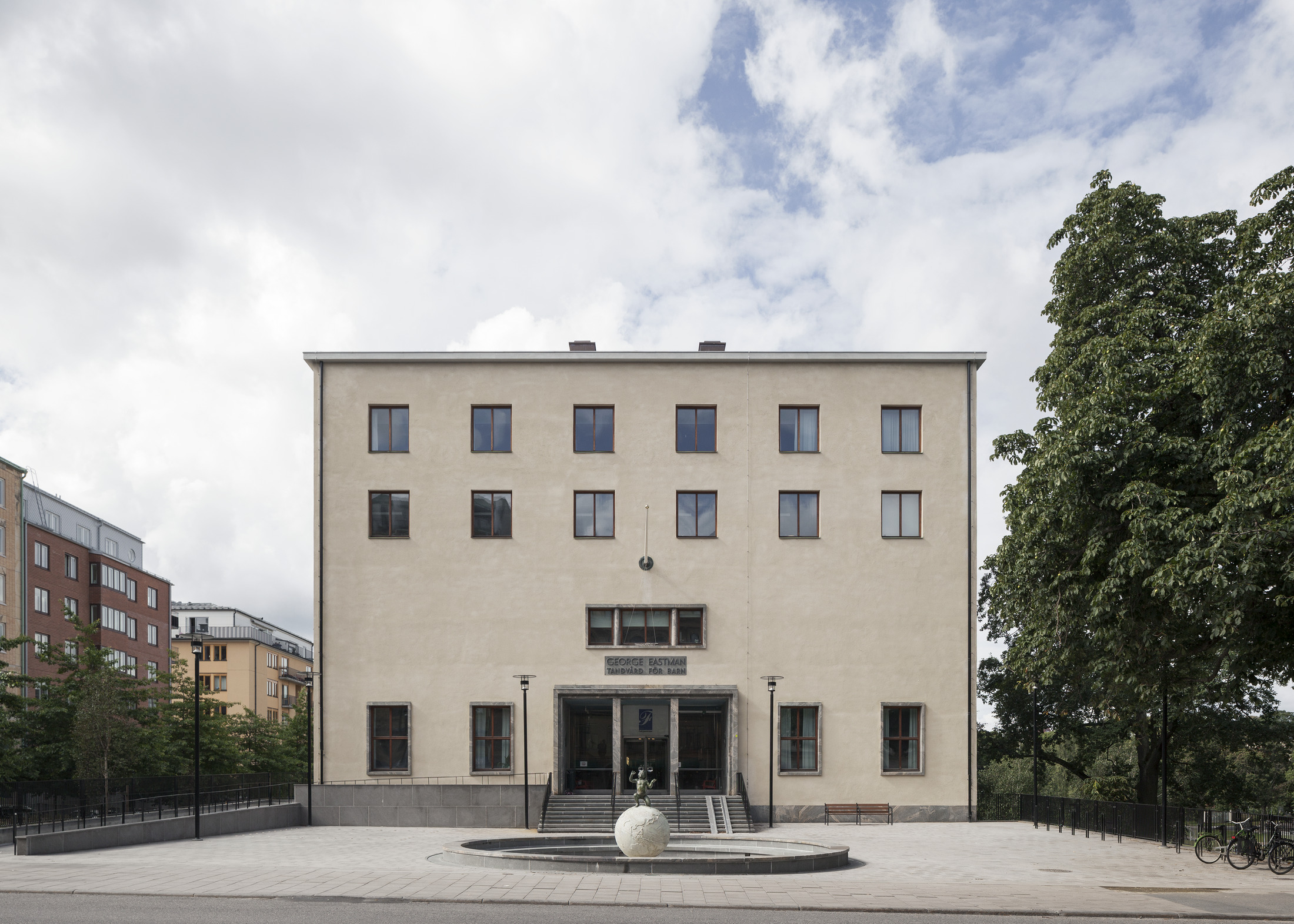 Eastmaninstitutet, huvudentré vid Dalagatan i Stockholm