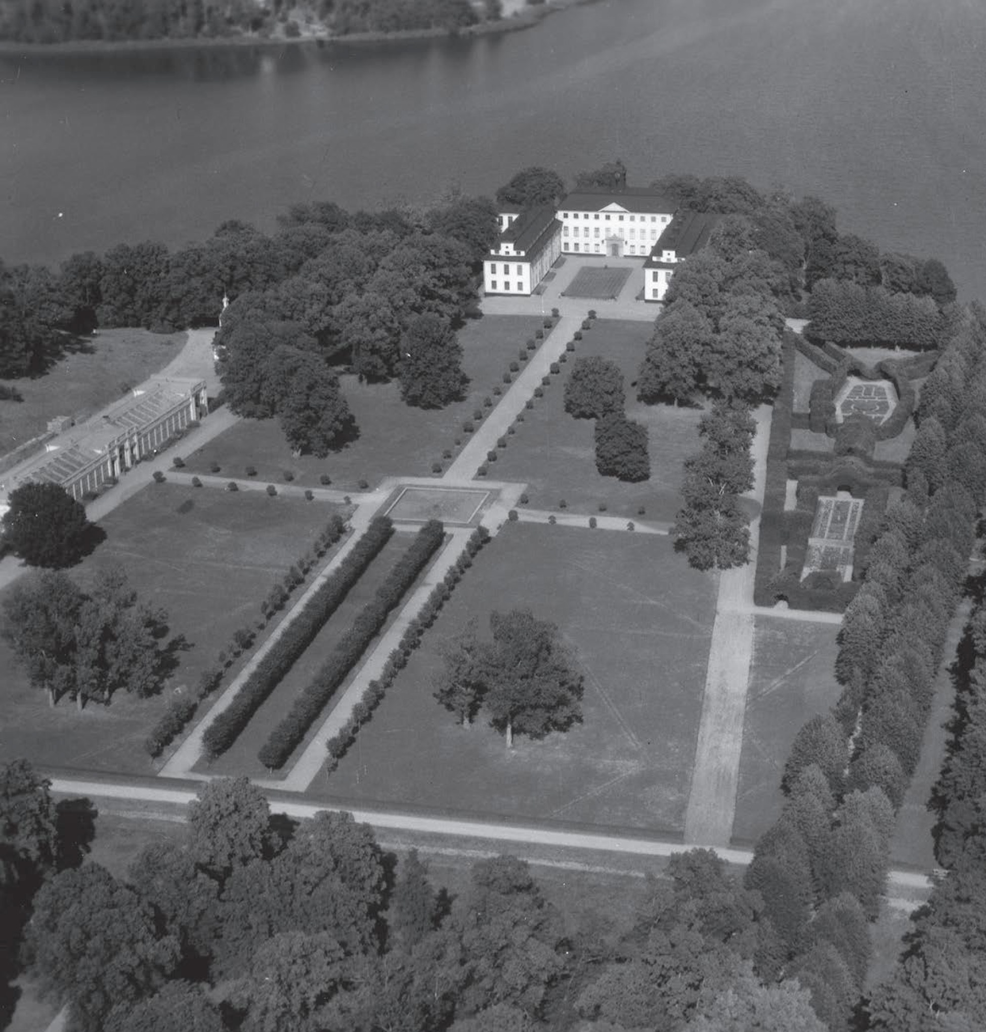 Ulriksdals slottspark, Foto över Slottsparterren år 1949 (Stockholms läns museum).